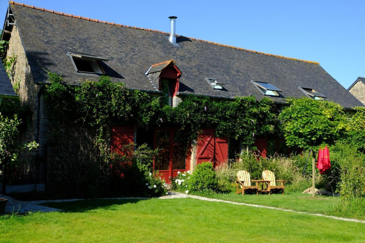 La Maison Jaune A La Janaie Parigné Εξωτερικό φωτογραφία